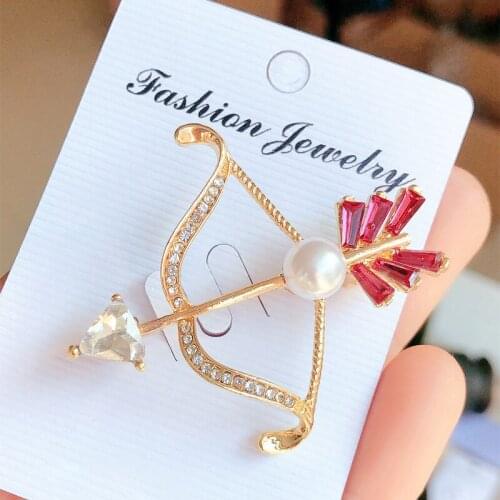 Creative Arrow Piercing Heart Pearl Brooches Crystal Rhinestone Coat Pin Scarf Buckle Fashion God of Love Cute Accessories Gifts