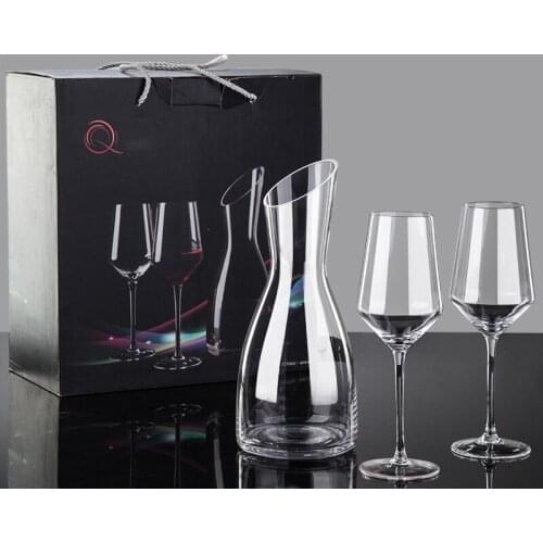 Wine Goblet Set Gift Box Containing a Pot and Two 400ml Cups of European Unleaded Transparent Crystal Glass with 1350ml Decanter