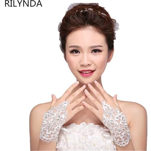 New Arrival Bridal Gloves Luxury Lace Flower Glove Hollow Wedding Dress Accessories White Bridal Gloves