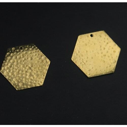 27.5 * 24.5mm single-sided curved hexagonal pendant single-hole embossed geometric hexagonal brass pendant