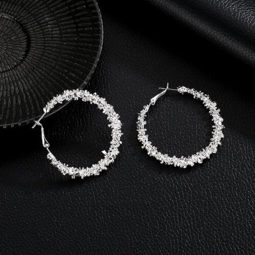 ZYZQ Elegant Flower Loop Hoop Earrings For Women HipHop Club Stylish Accessories Young Girl Street Snap Accessories Wholesale