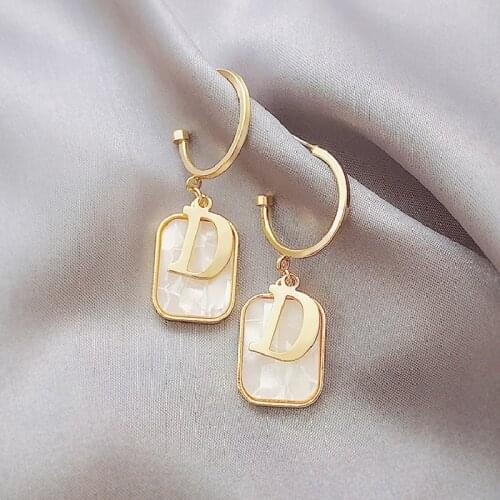 Premium Glossy Letter D Small Fresh Shell Earrings Korean Personality Cold Wind INS Earrings Female Fashion Jewelry