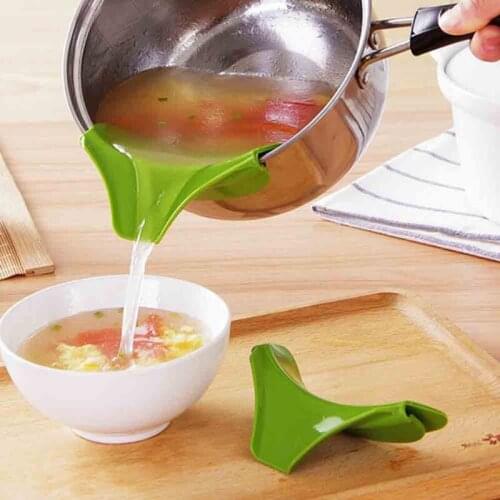 Practical Anti-spill Silicone Slip On Pour Soup Spout Funnel for Pots Pans and Bowls and Jars Kitchen Gadget Kitchen Accessories