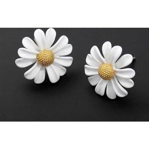 Korean Style Cute Small Daisy Flower Stud Earrings for Women Girls Sweet Statement Asymmetrical Earring Party Jewelry Gifts