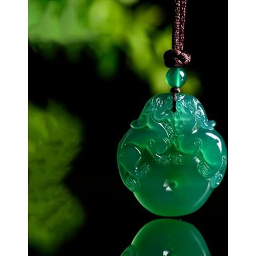 Natural Green Chalcedony Hand-carved Double Brave Pendant Fashion Boutique Jewelry Men and Women Safe Buckle Necklace
