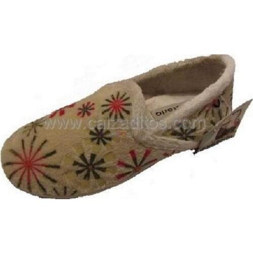 Slippers at home of ecru for girl of Victoria