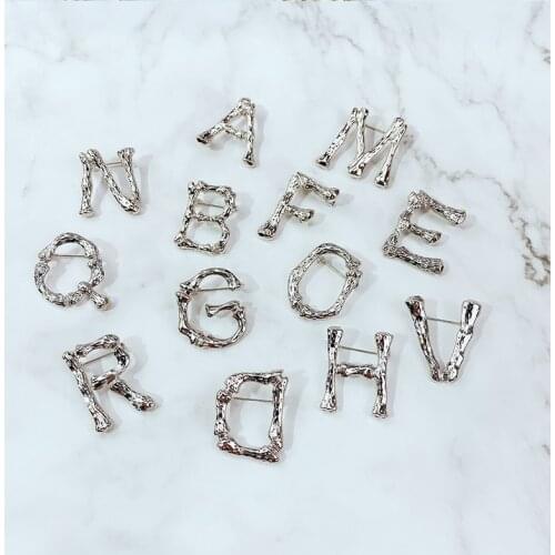 Luxury Glod Letter Brooches For Women High Grade Alloy Brooch Pin Coat Accessories Fashion Jewelry Kids Gift