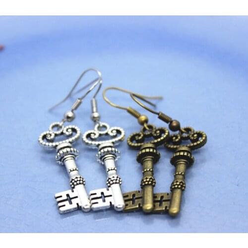 Retro Style Cute Key Shape Earrings Antiqued Color Alloy Women Earring Crafts Jewelry Charms 1 Pair Ear Accessories