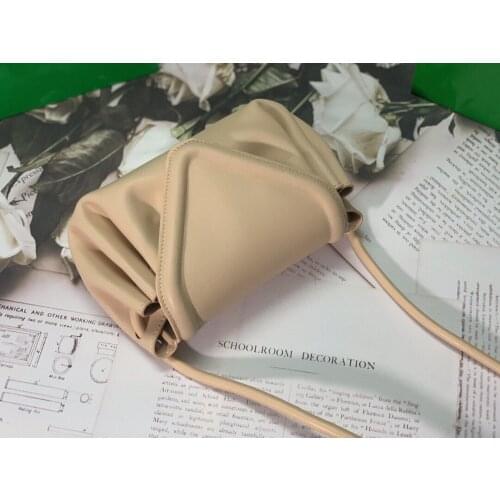 2021 Womens Fashion Leather Shoulder Bag Luxury Brand High Quality Sheepskin Woven High-End Messenger Bag Large Capacity Spot