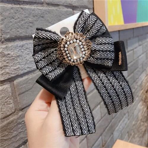 Vintage Big Fabric Bow Pearl Crystal Brooches for Women Fashion Stripe Cloth Shirt Corsage Neck Tie Party Accessories