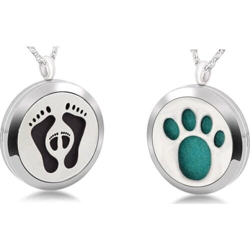 Mom Baby Footprints Magnetic Diffuser Perfume Lockets 30mm Aromatherapy Locket Pendant Essential Oil Diffuser Locket Necklace