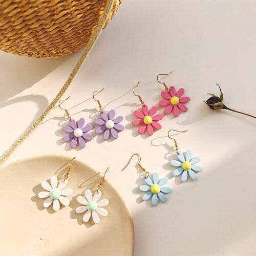 8Seasons Fashion Hot Freshing Flower Drop Earrings Romantic Resin Daisy Pendant Hot Summer Jewelry For Women Accessories,1 Pair