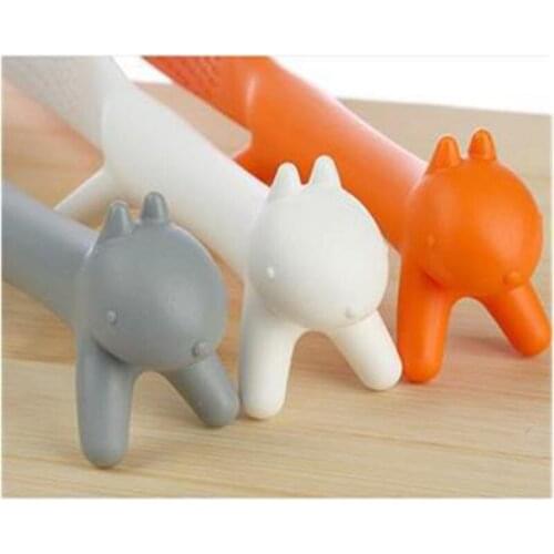 3 colors Lovely Kitchen Supplie Squirrel Shaped Ladle Non Stick Rice Paddle Meal Spoon Random Color