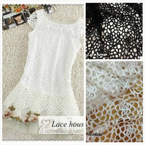 Heavy water soluble lace fabric high-end fashion wavy fabric roses hollow embroidery three-dimensional black / white