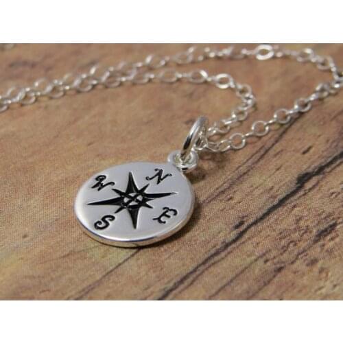 Yiustar Small Compass Necklace Find Your True North Pendant Necklace colar de ouro masculino XL061