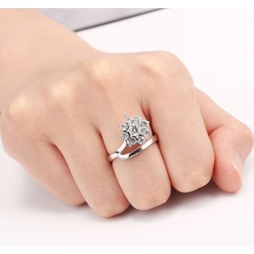 Women Wedding Engagement Crystals Flower Shape Ring Jewelry Creative Design Charm Ladies Party Dress Accessories