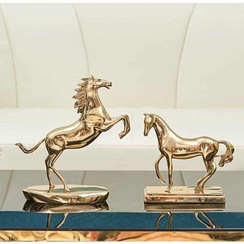 THE BRONZE HORSE FURNISHES A PIECE OF HANDICRAFT HORSE TO THE SUCCESS WINE CABINET ORNAMENTS STUDY BOOKCASE DECORATION