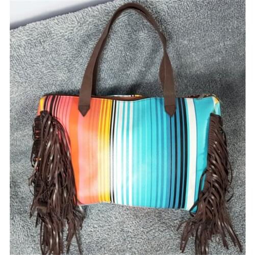 2021 New Design Large Capacity PU Rainbow Stripe Decorated Weekender Tote Bags Beach Use Outdoor Picnic Handbags with Tassels