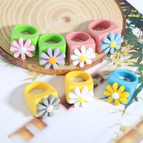Vedawas Korean Cute Daisy Flower Rings for Women Bohemian Colorful Acrylic Resin Finger Charm Rings Accessories Jewelry Party