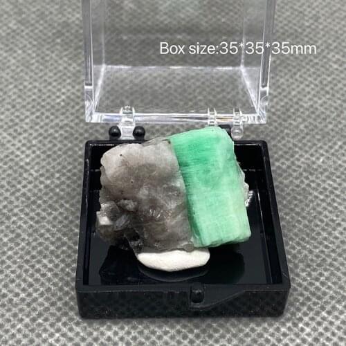 100% Natural green emerald mineral gem-grade crystal specimens stones and crystals quartz crystals +Box 3.5cm