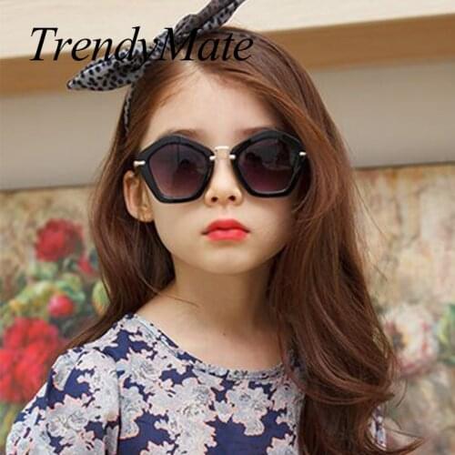 Hot 2018 Kids Sunglasses Children Boys Girls Sun Glasses Child Plastic Frame Rivet Colorful Goggles SHADES Eyewear UV400 M545