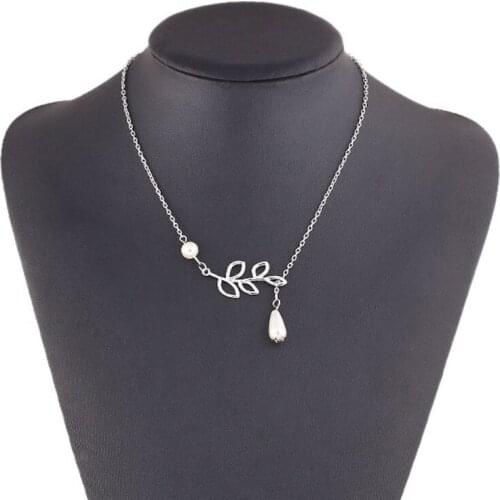 Charming Hollow Leaves Shaped Simulated Pearl Woman Necklace With Clavicle Chain Silver Color