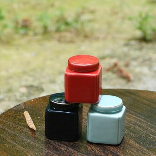 2021 hot style urn pet handmade gold ceramic mini jar portable sealed small size jar animal cremation ash storage mementos