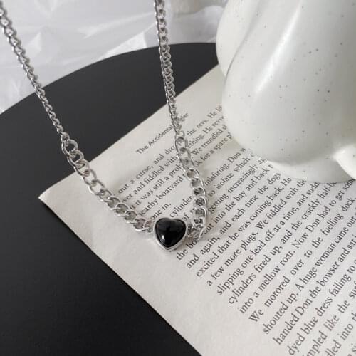 Black Gold Tone Heart Shape Pendants Necklaces For Women Hip-Hop Cute Romantic Tiny Heart Clavicle Chain Simple Prom Accessories