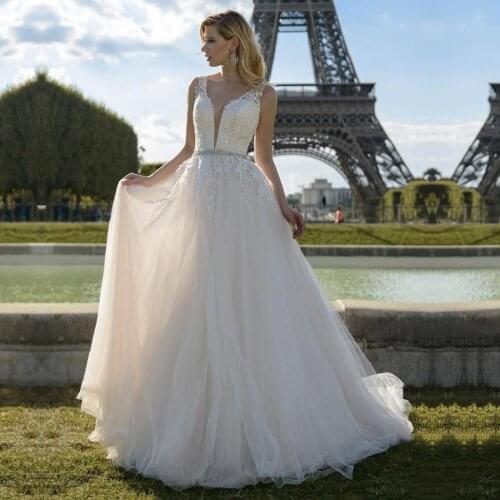 Gorgeous Tulle V Neck Wedding Dresses Lace Appliques with Rhinestones Belt Bride Dress Vestidos De Festa Wedding Gown