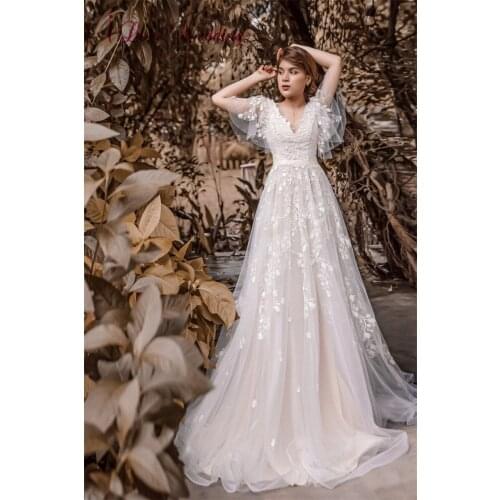 Boho Lace Wedding Dress Sexy V Neck Short Sleeves Open Back Applique Flower Elegant Beach Fromal Gown for Bride Long Train 2021