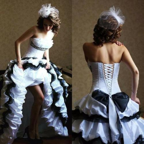 Gothic Design white and Black Wedding Dresses Castle Princess Off Shoulder Vintage Lace Satin Bridal Ball Gowns vestido de noiva