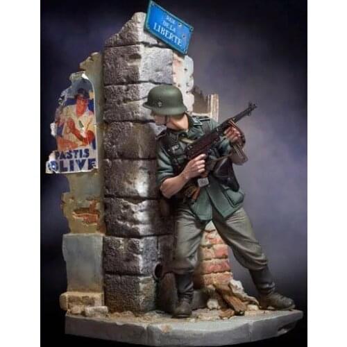 90MM Scale German Street Warrior (Including Terrain) Miniatures World War II Unpainted Resin Model Kit Figure