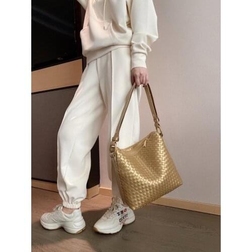 Luxury designer handmade sheepskin woven casual messenger shoulder bag classic all-match fashionable leather handbags Ages