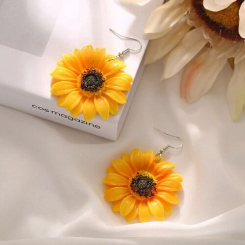 Korean Style Female Fashion Daisy Flower Stud Earrings For Women Elegant Asymmetric Flowers Earring Banquet Anniversary Jewelry