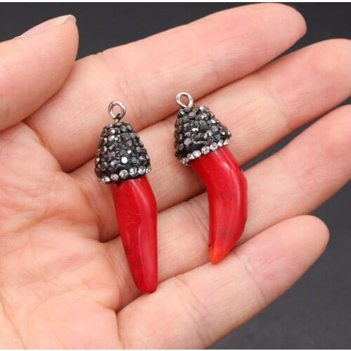 Natural Stone Pendant Pepper Shaped Synthetic Coral Crystals Pendant Lifelike Peppe For Manual Creation Synthetic Coral 14x35mm