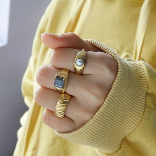 Luxury Women Jewelry 2021 Signet Ring for Men 18k Gold Plated Couple Rings with Stone Black Retro Stainless Steel Ring for Girls