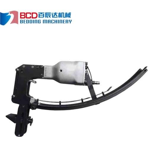 Pneumatic clinching gun fitting tools for mattress and sofas