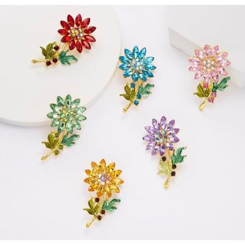 6 Colors Elegant Rhinestone Sun Flower Brooches For Women Beauty Crystal Small Fresh Daisy Brooch Pins Weddings Banquet Gifts