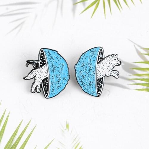 Blue Planet crossing wolf enamel pin Through the wormhole brooches gift Universe Space Lapel pins badges Animal jewelry custom