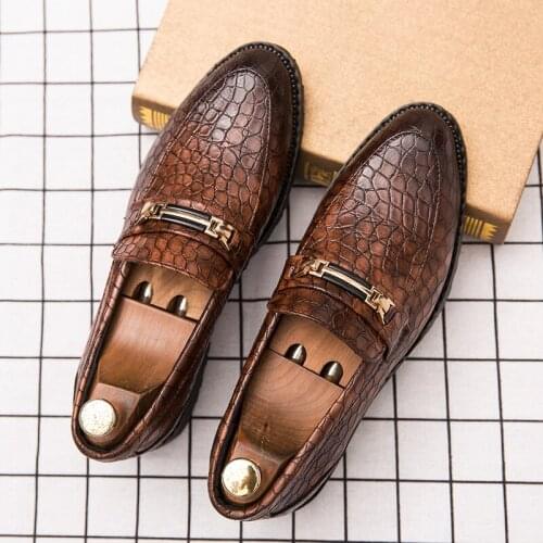 2019New spring Men Dress Shoes Patent Leather Luxury Fashion Groom Wedding Shoes Men Luxury italian style Oxford Shoes