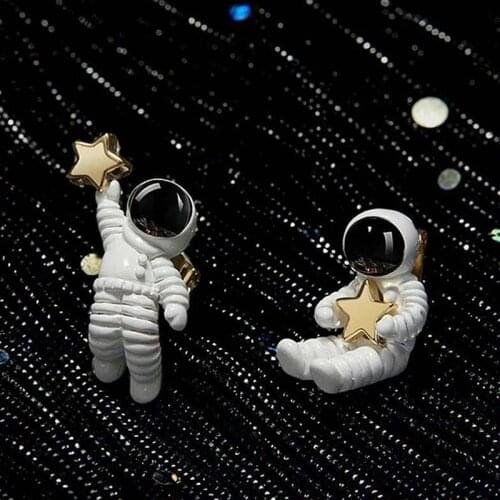 Creative Asymmetric Pentagram Contracted Earrings Fashion Ladies Earrings Space Astronauts Earrings for Women Jewelry O5P166