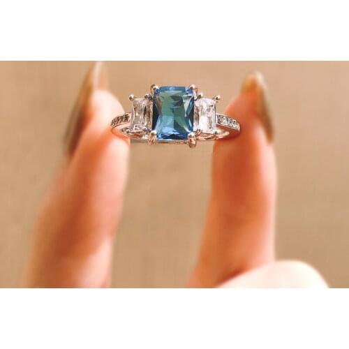 European And American Blue Crystal Engagement Ring Elegant Temperament Luxury Ladies Ring For Friends Exquisite Birthday Gift