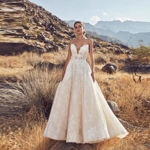 Vintage Strapless Wedding Dress A Line Lace Appliques V Neck Backless Bridal Gown robe de mariee Custom Made