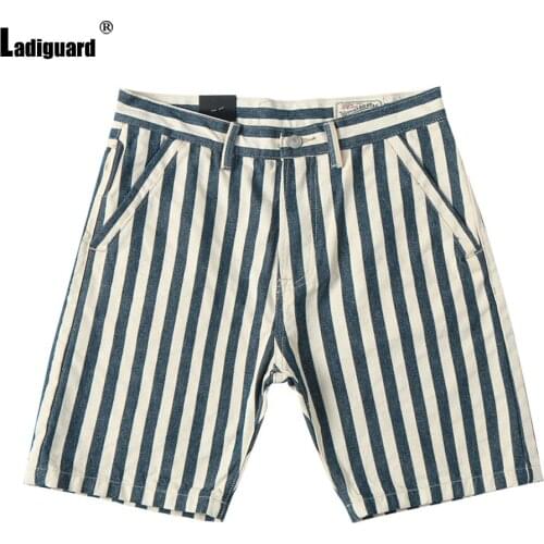 2021 Stylish simplicity Men Demin Shorts Men Fashion Zipper Pocket Bottom Summer Casual All-match Classic Stripes Beach Shorts