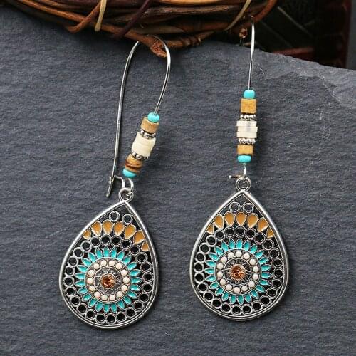 1 Pair Vintage Bohemian Drop-shaped Earrings Metal Hollow Dangler for Women Fashion Ethnic Hanging Earrings Jewelry Gifts