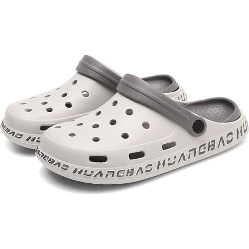 2021 New Fashion Sandals Men Hollow Out Casual Garden Clogs Sandal Summer Slides EVA Beach Flat Slippers Aqua Shoes White Crocse