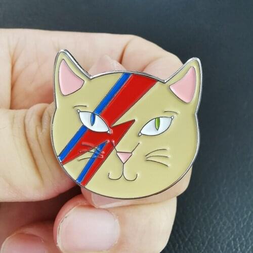 Bowie Cat Badge Love both the musician and the cat, big fans Enamel Pin Brooch Jewelry
