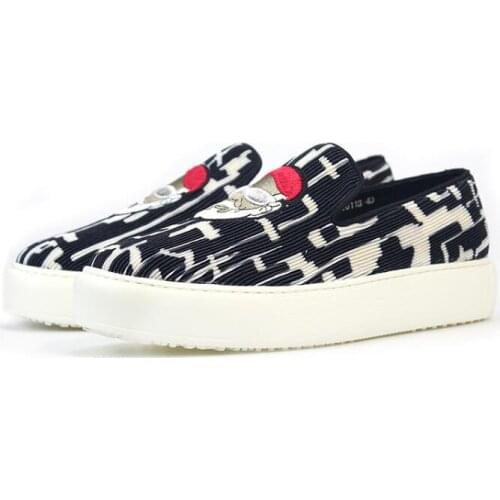 High Quality board shoes Round toe casual shoes handmade silk fabrics Men shoes Slip on Fashion shoes for men