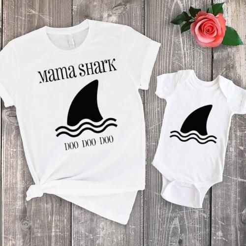Mama Shark Tshirt Mommy and Me Clothes Summer Mom and Son Matching Tops Cartoon Kids Love Family Look Mom Tee