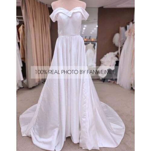 Floor Length Lace Appliques Sweep Train Long Sleeve V-Neck Wedding Dress Backless Backless Bridal Gowns Stunning High Quality